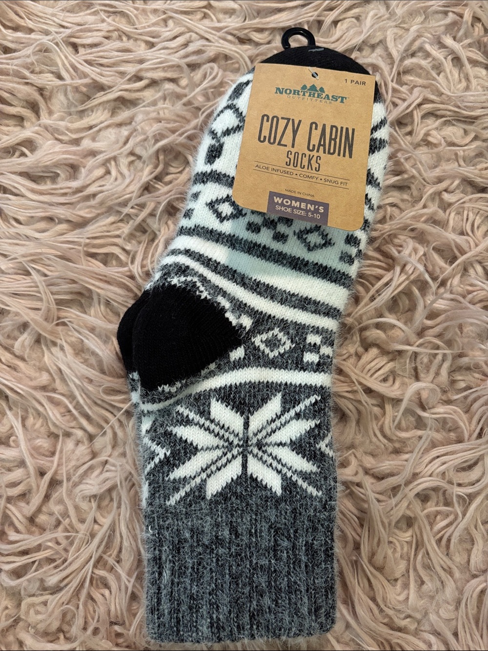 NWT Northeast Outfitters Cozy Cabin Socks - Oversized Snowflake Crew